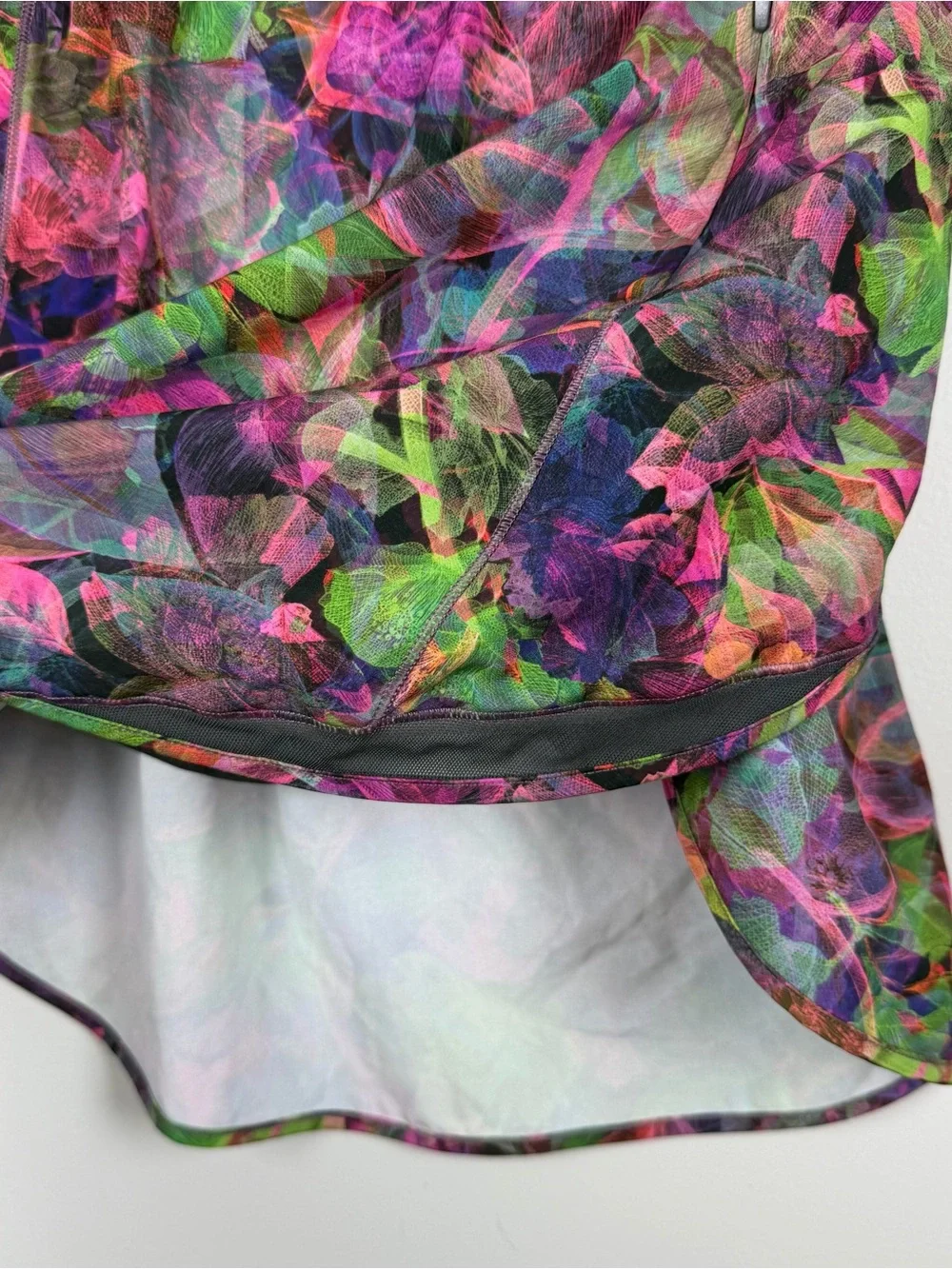Lululemon Hotty Hot High-Rise Skirt Vivid Floral Tone Multi Graphite Size 4